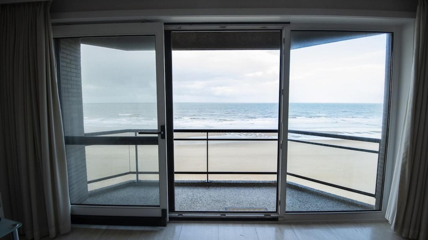Apartment C227 With Fantastic Views Of The Sea, Beach And Dunes In Middelkerke