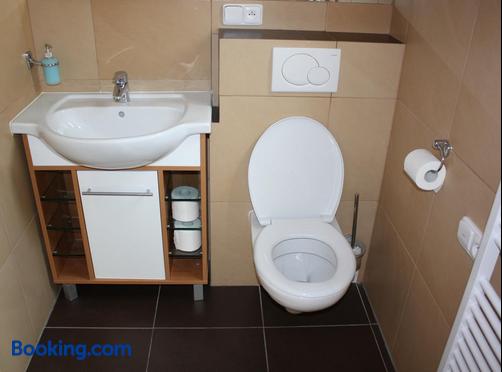Penzion a Polocafe U Lavky - Chrudim - Salle de bain