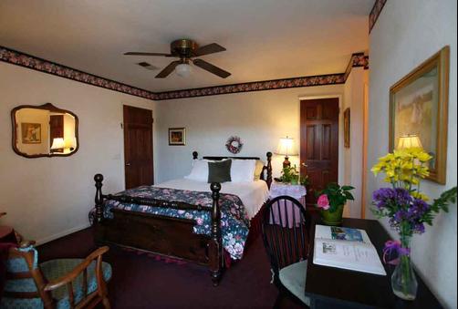 A Beach Bed & Breakfast At The Elsbree House Condo - San Diego - Chambre