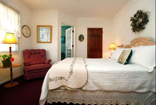 A Beach Bed & Breakfast At The Elsbree House Condo - San Diego - Chambre