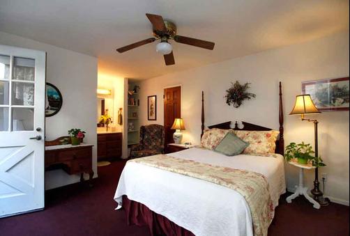 A Beach Bed & Breakfast At The Elsbree House Condo - San Diego - Chambre