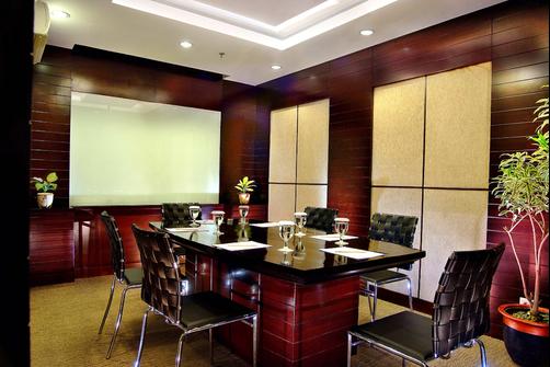 Aston Balikpapan Hotel and Residence - Balikpapan - Espace de conférence