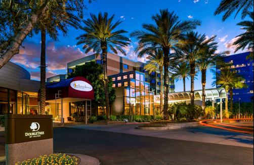 DoubleTree Suites by Hilton Phoenix - Phoenix - Bâtiment