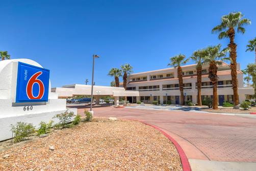 Motel 6 Palm Springs Downtown - Palm Springs - Bâtiment