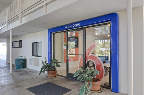 Motel 6 Palm Springs E East Palm Canyon - Palm Springs - Bâtiment