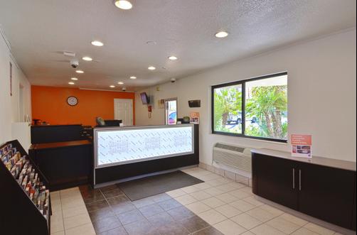 Motel 6 Palm Springs E East Palm Canyon - Palm Springs - Lobby