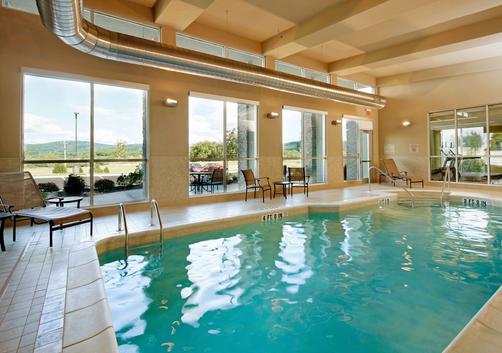 SpringHill Suites by Marriott Pittsburgh Latrobe - Latrobe - Piscine