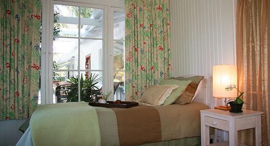 Pepper Tree Retreat - Ojai - Lit