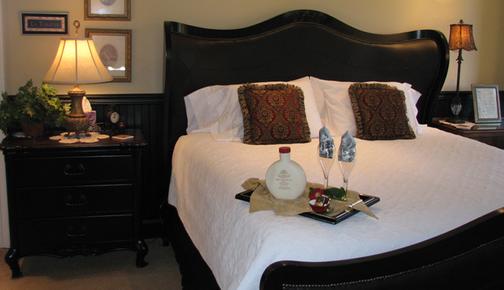 Eden by the Sea - Port Angeles - Lit
