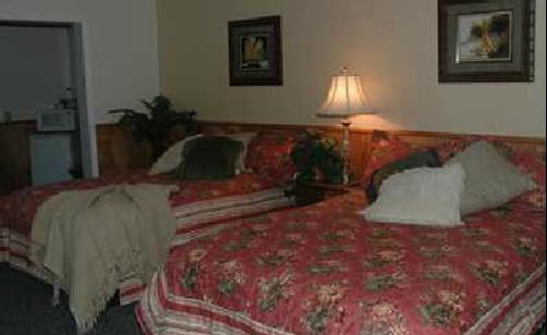 Maple Tree Inn - Whitehall - Lit