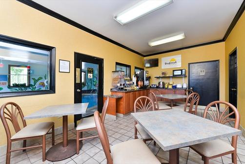 Days Inn Charlotte Northlake - Charlotte - Gastronomie