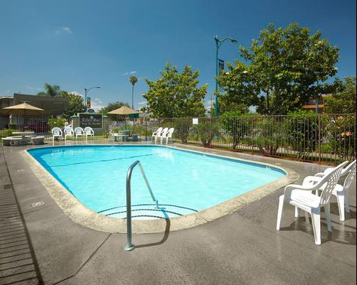 Eden Roc Inn & Suites - Anaheim - Piscine