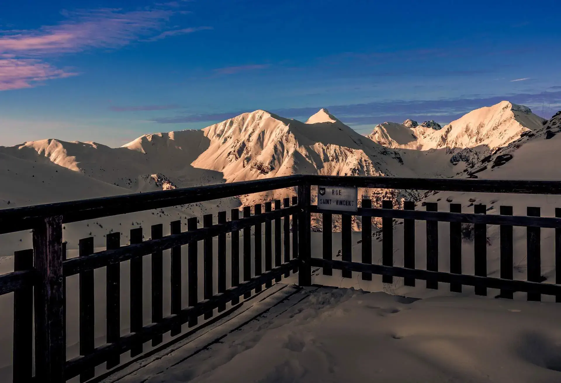 balcony-mountains-snow