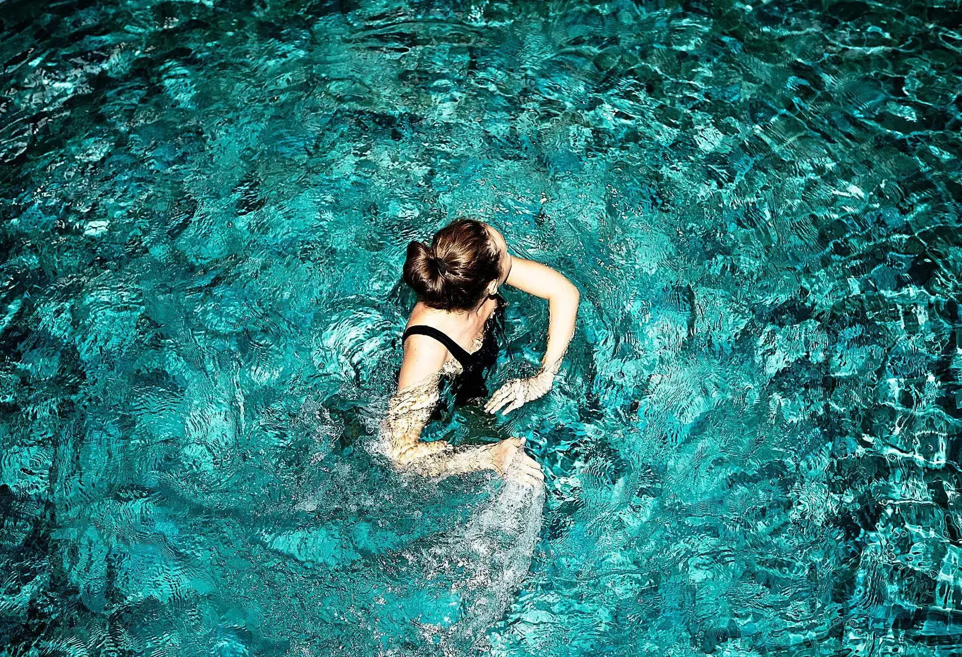 A woman swimming in a swimming pool