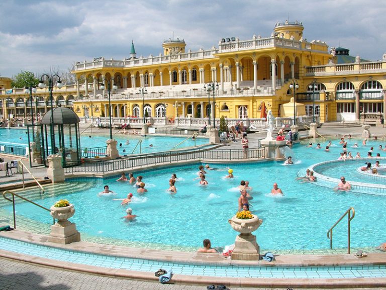 Thermes de Budapest 8 bains thermaux, des plus connus aux plus locaux