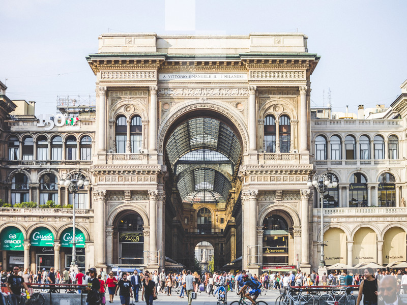 People walking infront of Galleria Vittorio Emanuele II in Piazza del Duomo.