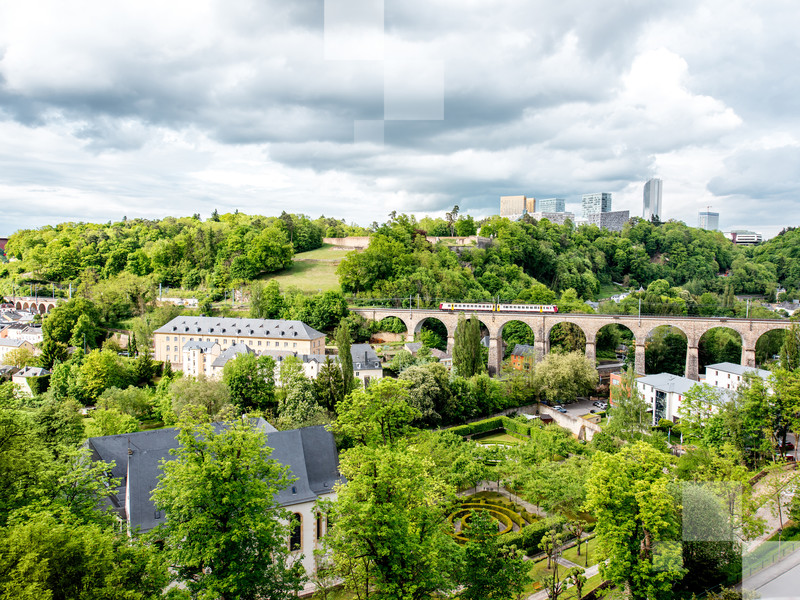 Entre nature et modernité au Luxembourg, pont ferroviaire
