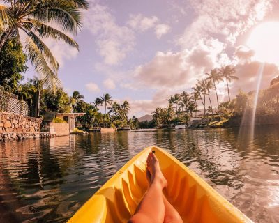 dest_hawaii_honolulu_theme_woman_boat_gettyimages-1167786800_kayak_within-usage-period_78951-1.jpg