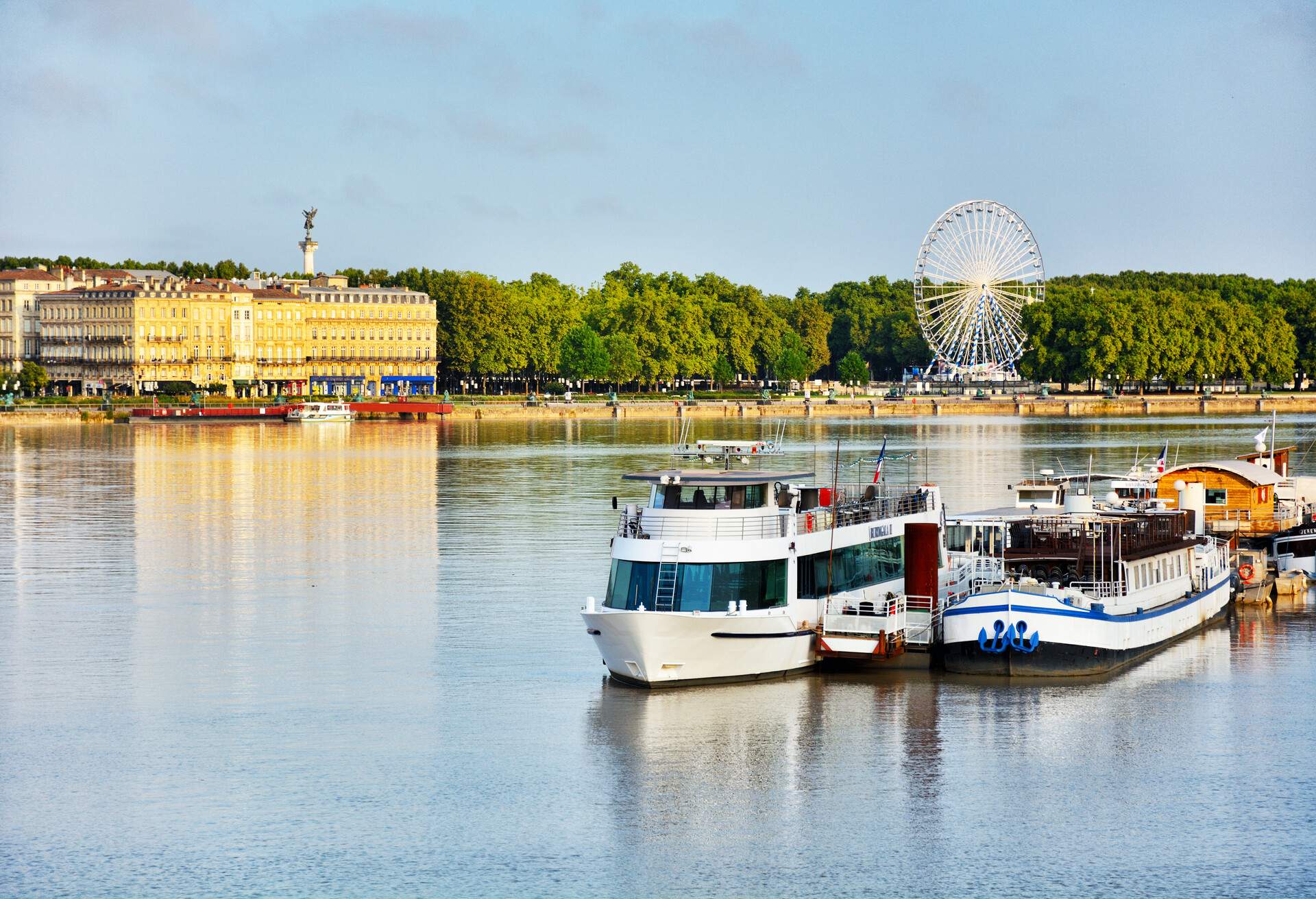 DEST_FRANCE_BORDEAUX_GARONNE-RIVER-GettyImages-1384835523