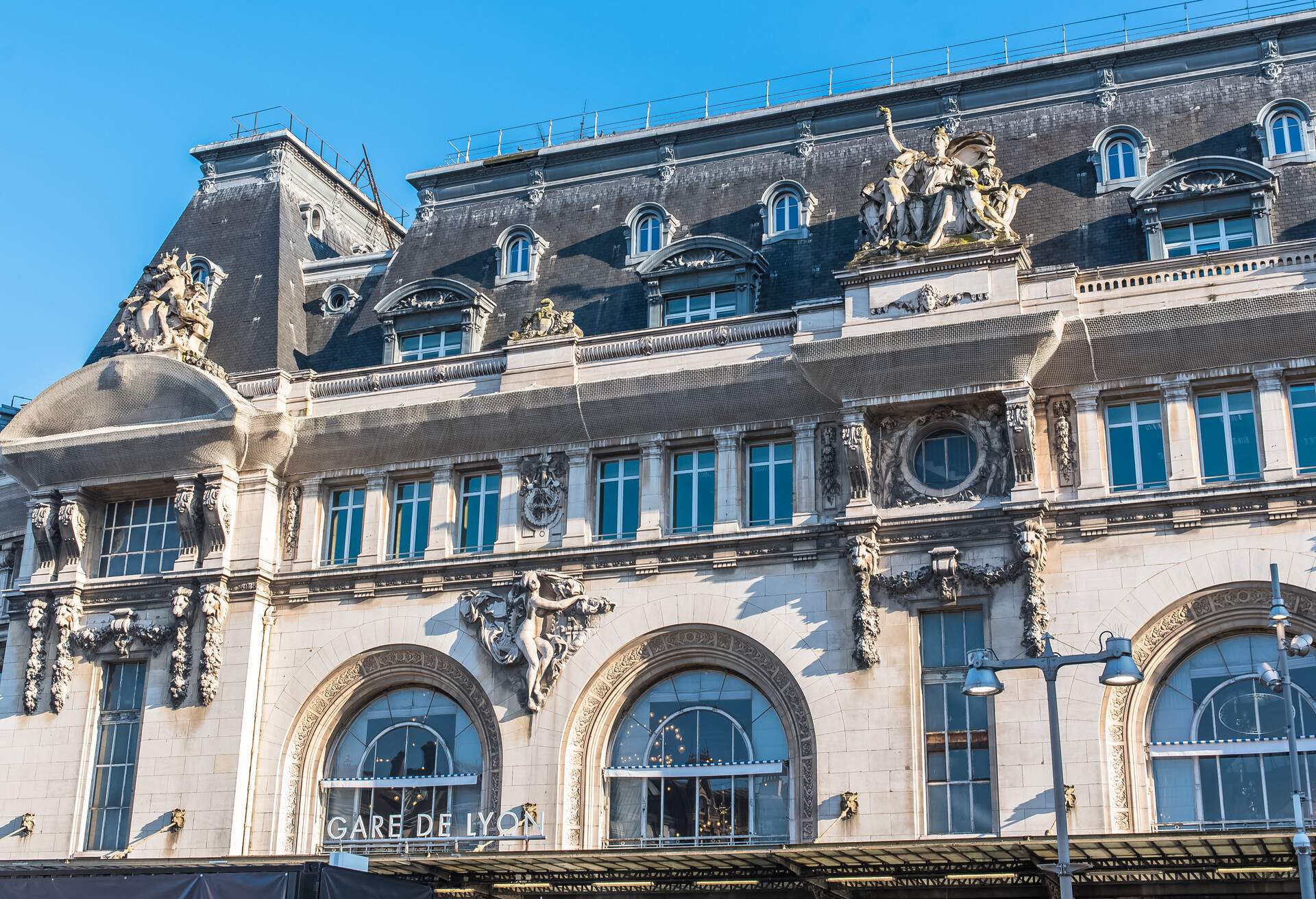 DEST_FRANCE_PARIS_GARE-DE-LYON_GettyImages-921534260.jpg