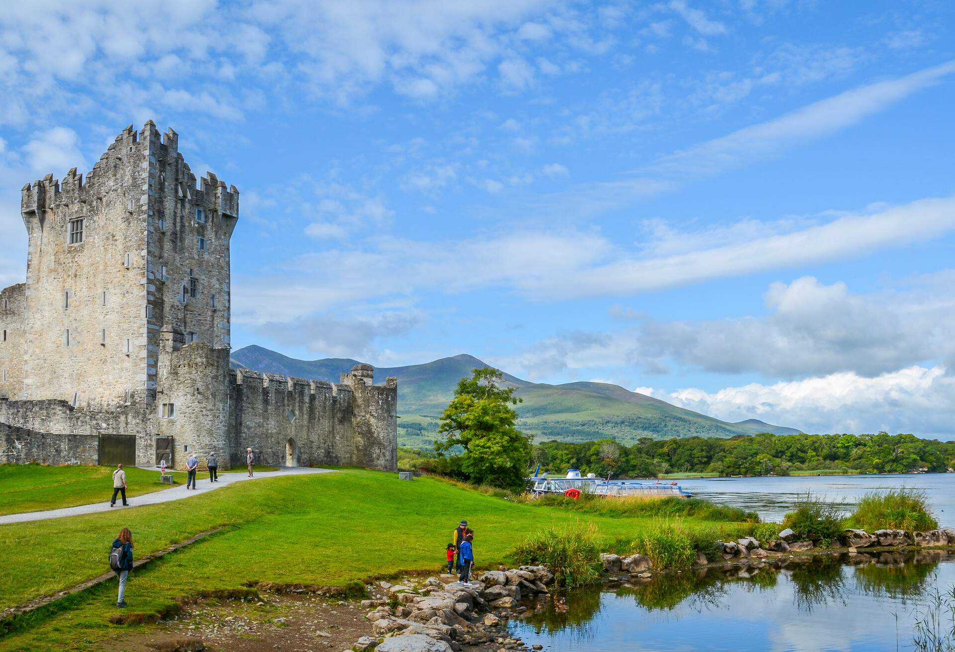 DEST_IRELAND_KILLARNEY_Caisleán-an-Rois_shutterstock-portfolio_551772895