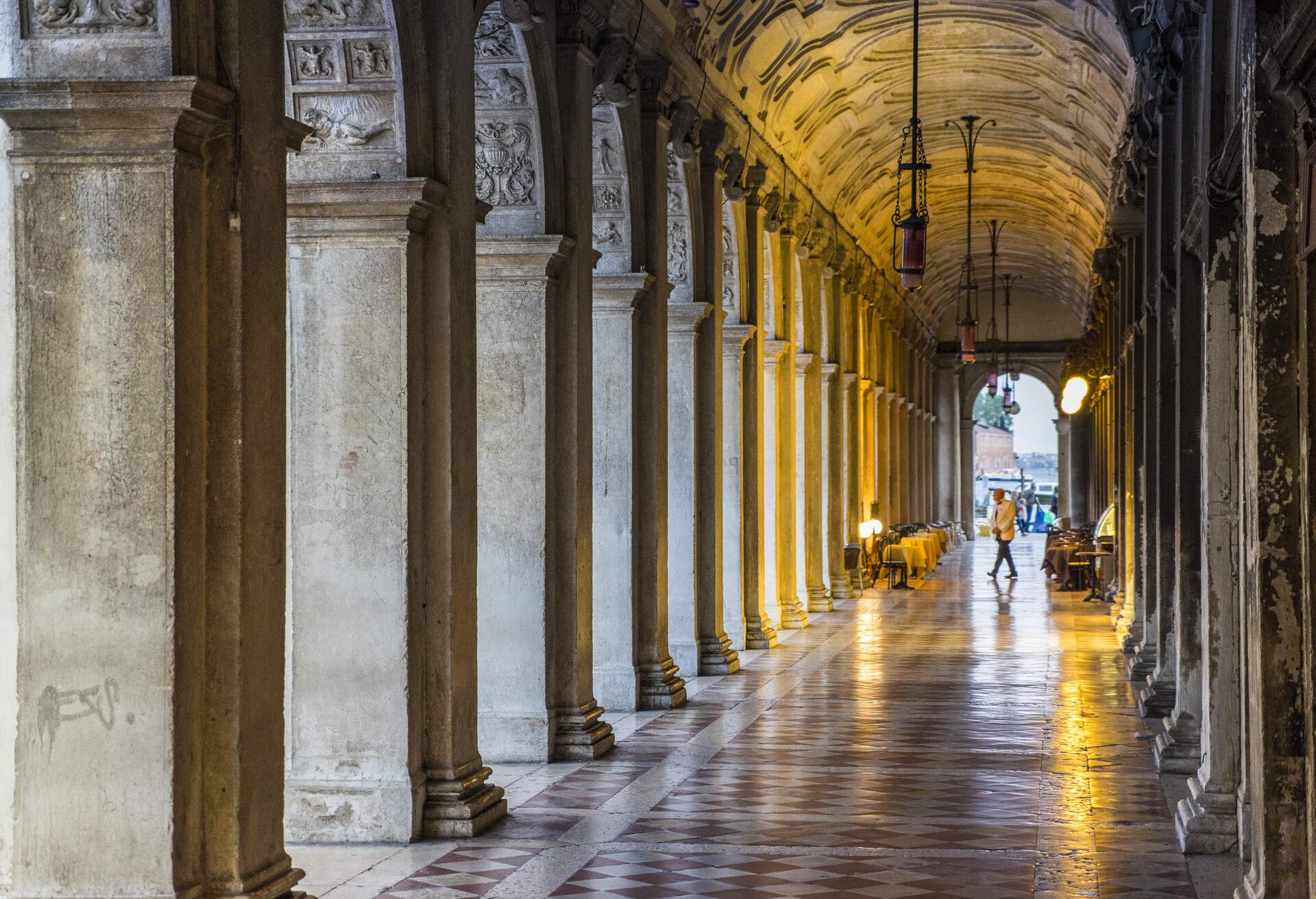 DEST_ITALY_VENICE_BIBLIOTECA_MARCIANA_ARCADES_GettyImages-870126440