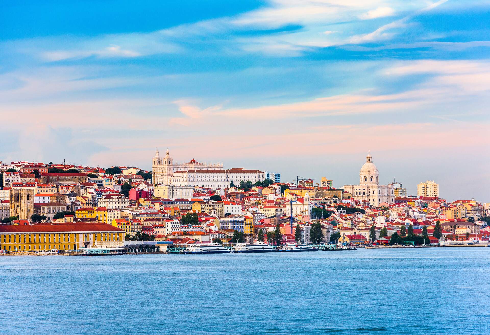 DEST_PORTUGAL_LISBON_Shutterstock_Premier_657461245.jpg