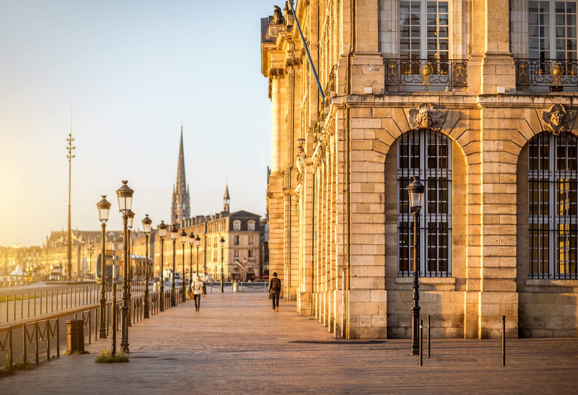 dest_france_bordeaux_shutterstock-portfolio_674603341_universal_within-usage-period_58919