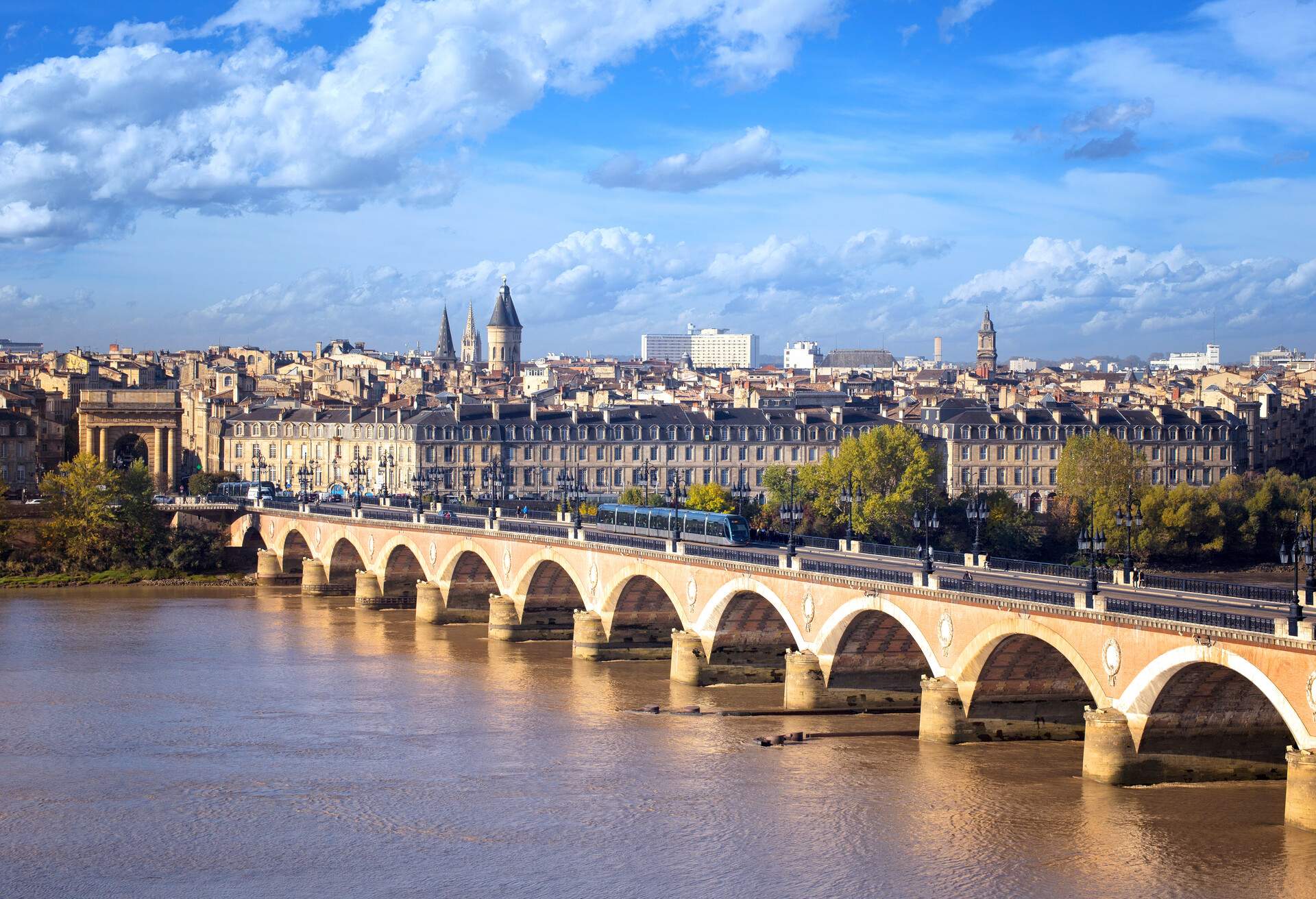 DEST_FRANCE_BORDEAUX_GettyImages-622247856