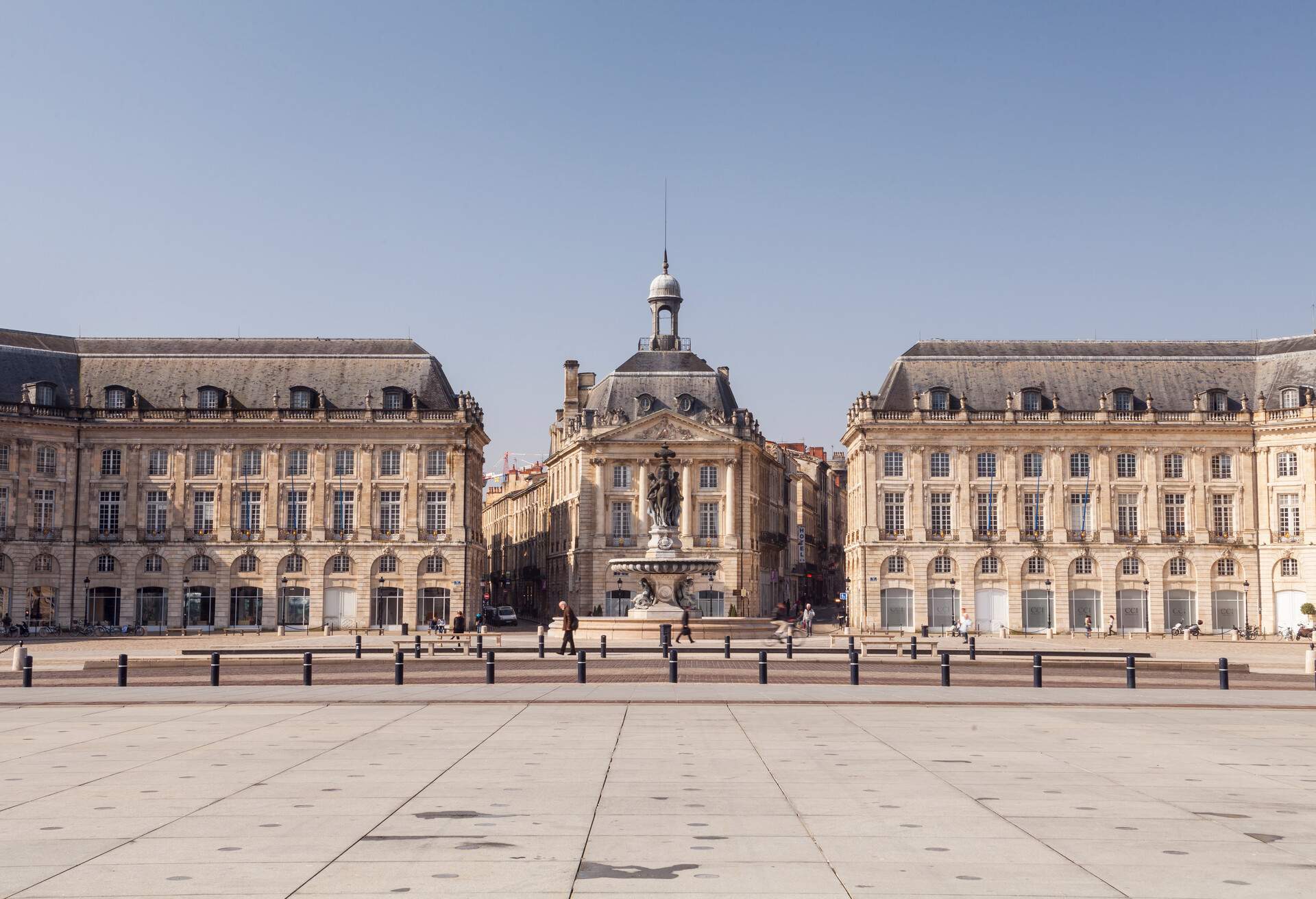 DEST_FRANCE_BORDEAUX_PLACE-DE-LA-BOURSE-GettyImages-480133371