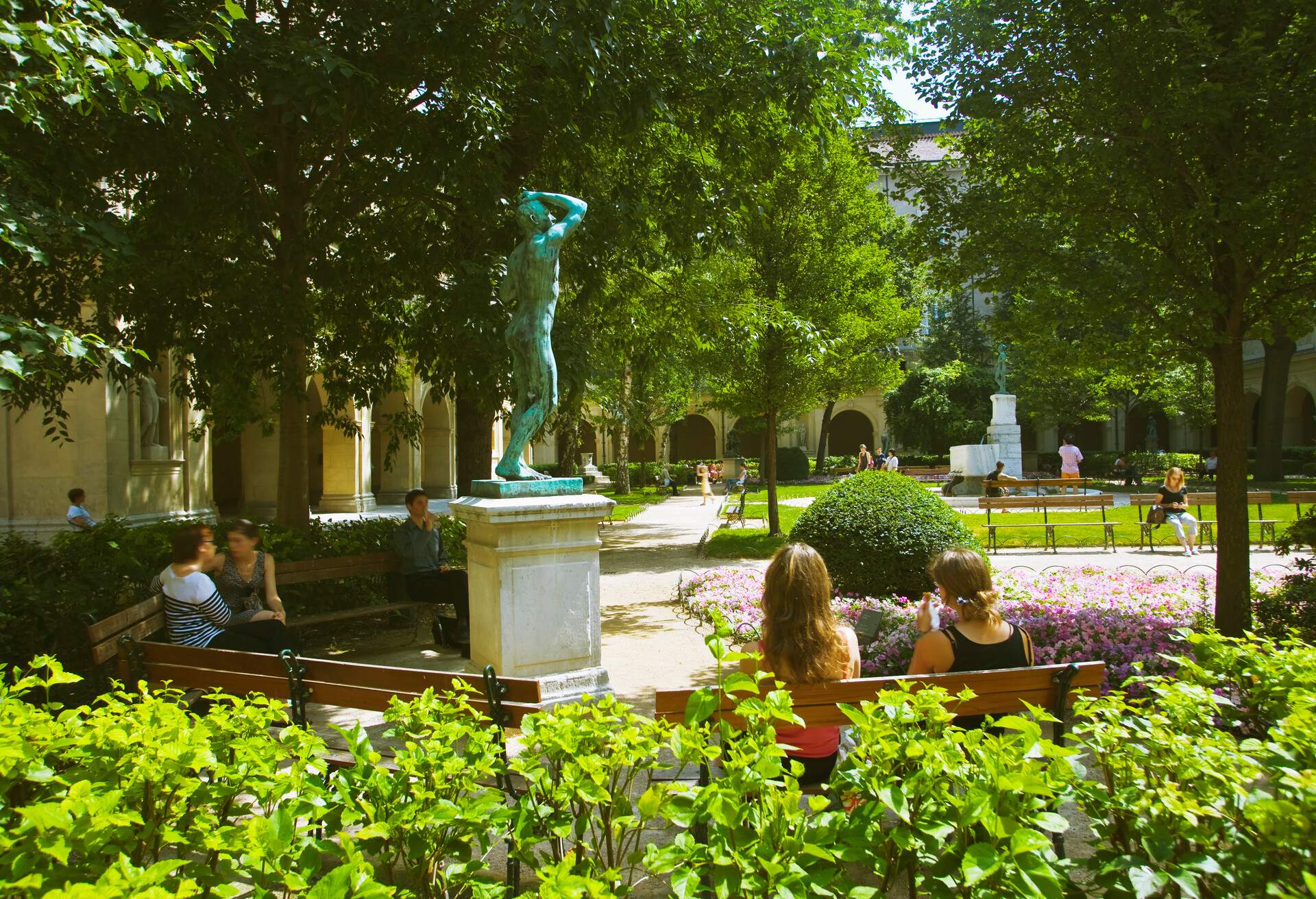 DEST_FRANCE_LYON_MUSEUM-OF-FINE-ARTS_GARDEN_GettyImages-sb10068316jr-001