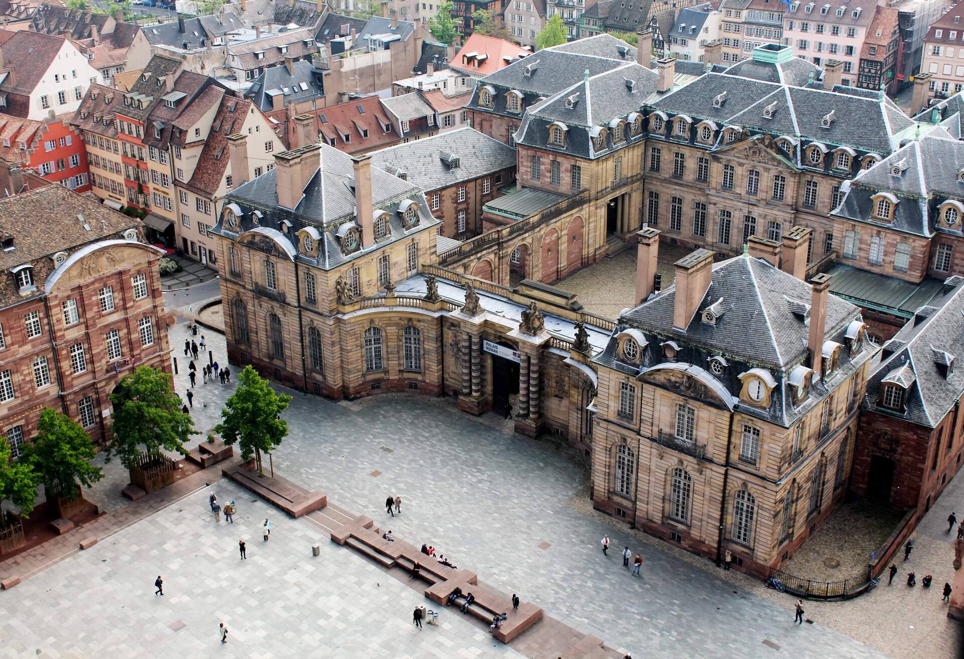 DEST_FRANCE_STRASBOURG_CATHEDRAL SQUARE_shutterstock-premier_1035527740