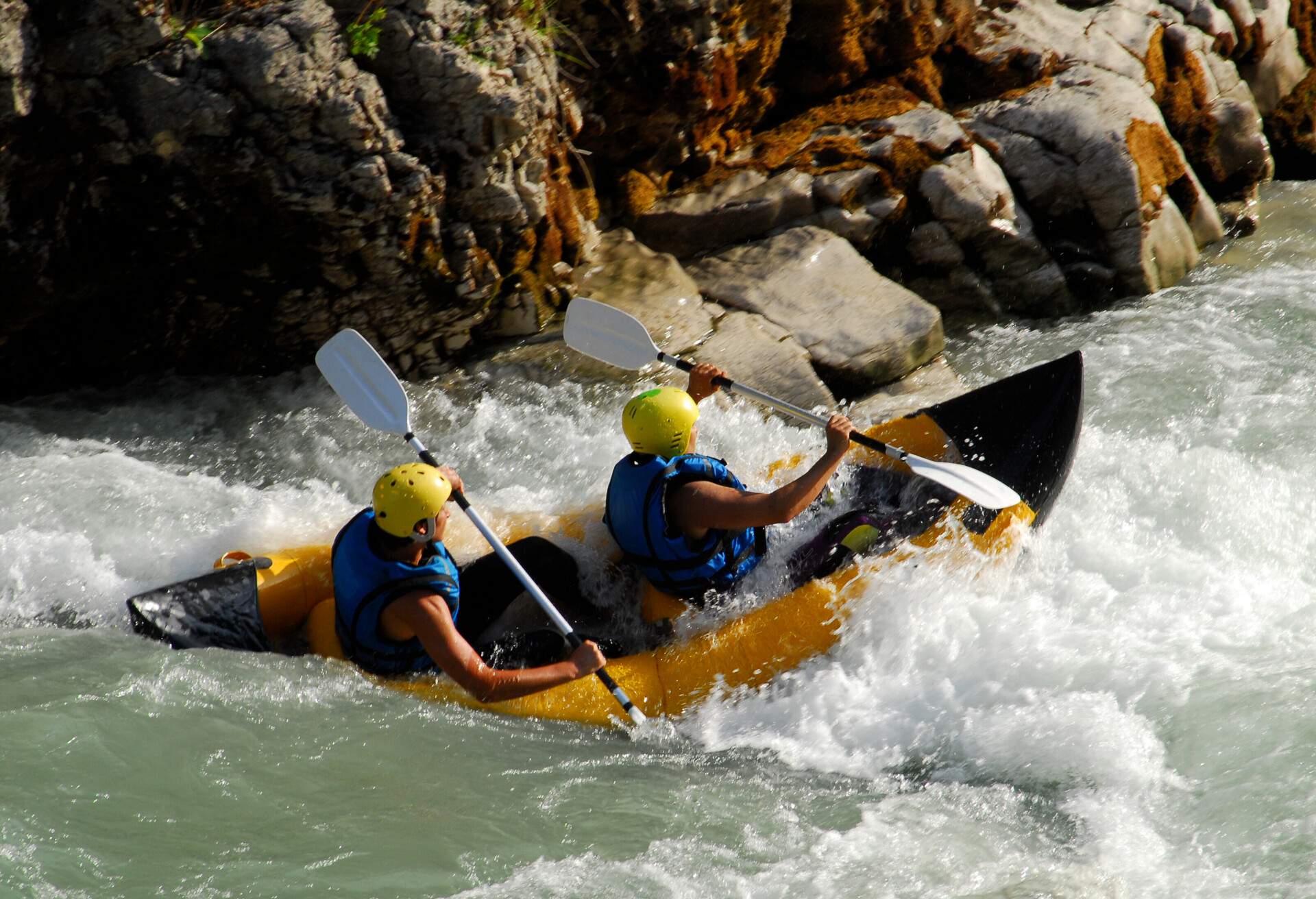 DEST_FRANCE_VERDON-GORGE_THEME_RAFTING_GettyImages-144723679