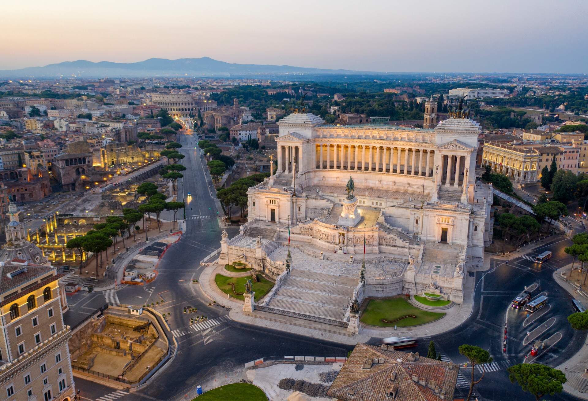 DEST_ITALY_ROME_AERIAL_GettyImages-1281637564