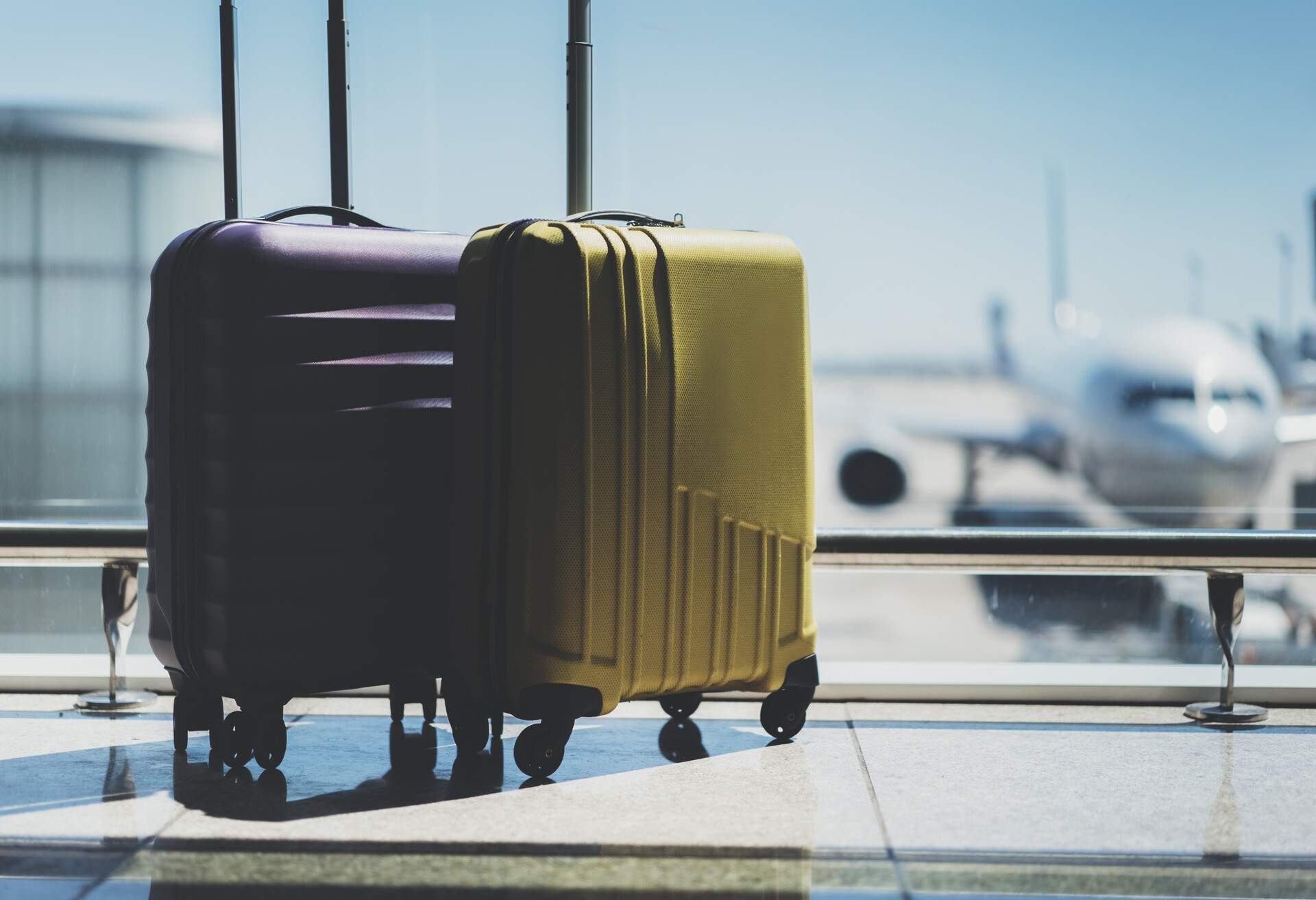 THEME_FLIGHT_AIRPORT_LUGGAGE_shutterstock