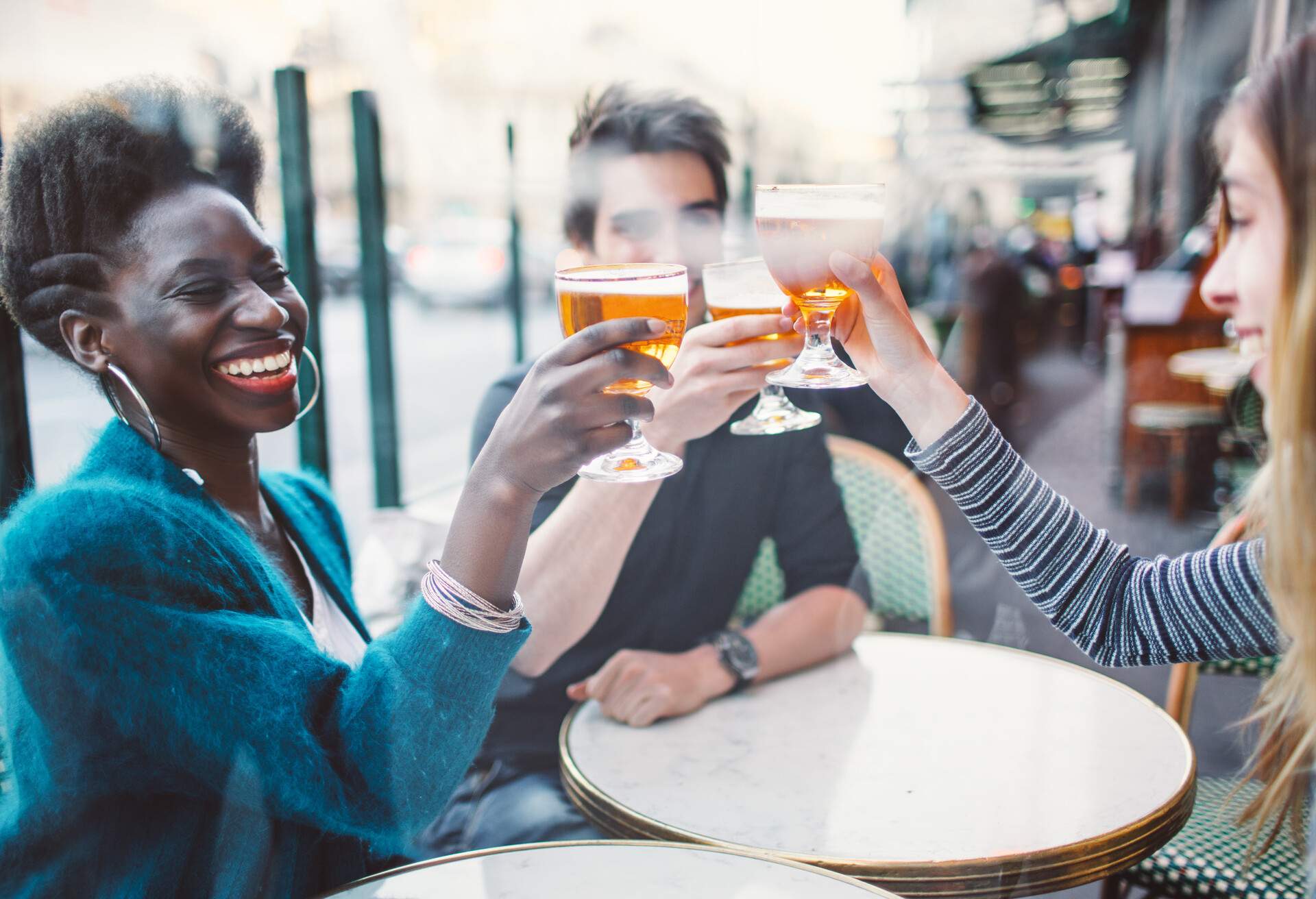 THEME_FRIENDS_BEER-DRINKS_GettyImages-531169696