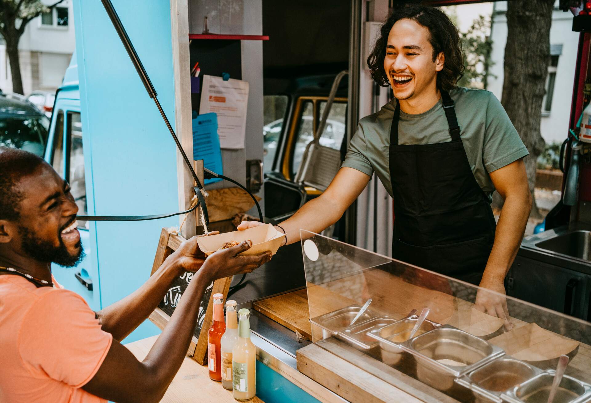 THEME_PEOPLE_FOOD_TRUCK_STREET-FOOD_GettyImages-1368552631