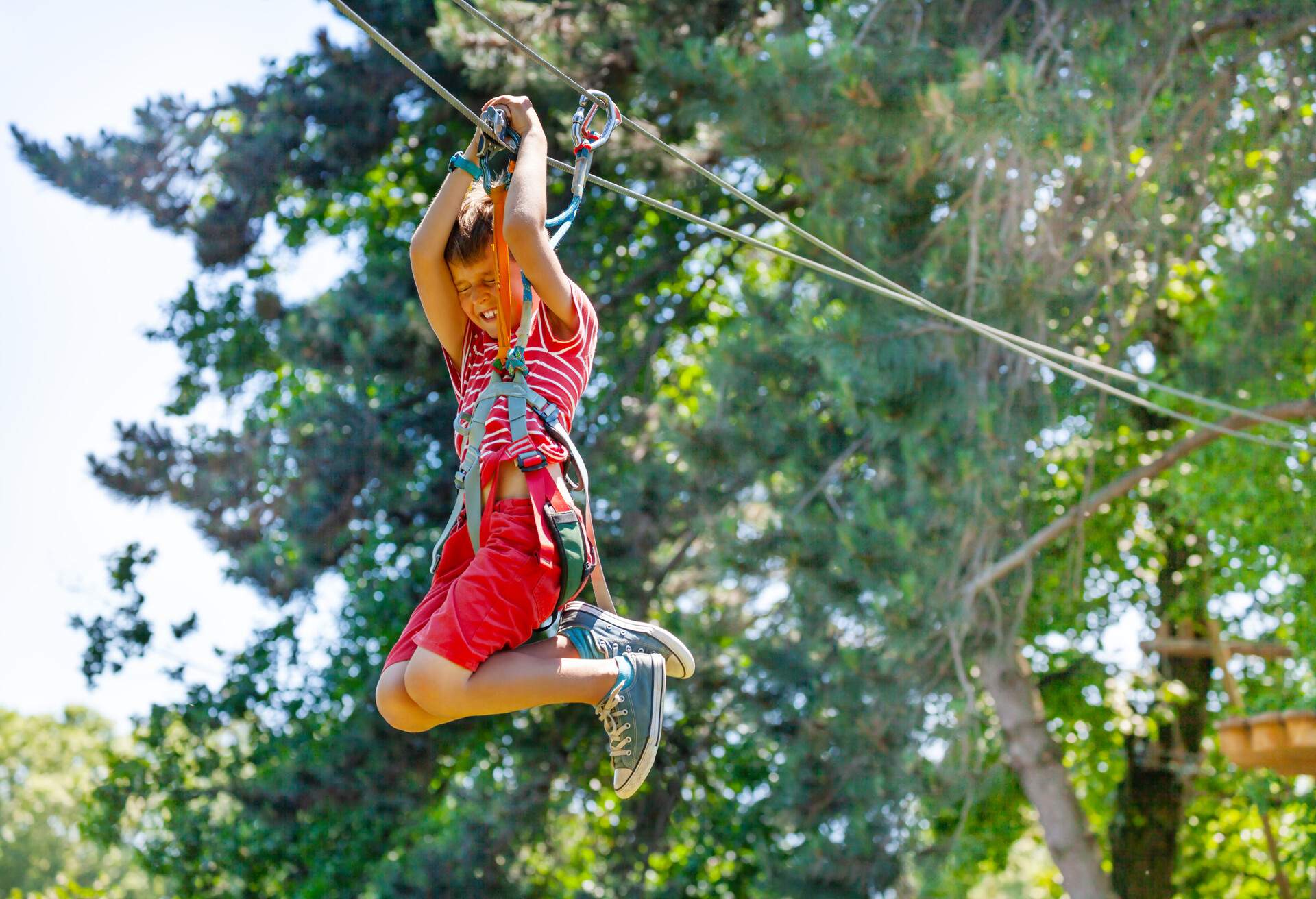 THEME_ZIPLINING_CHILD_GettyImages-1175270319