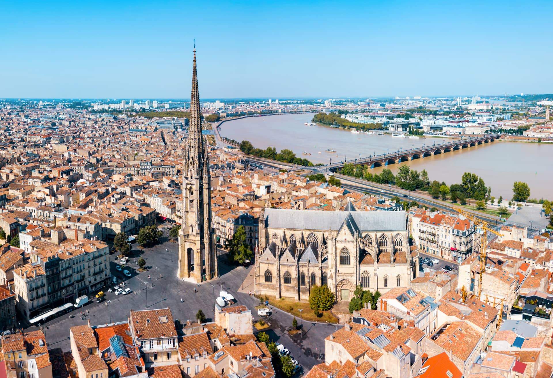 dest_france_bordeaux_shutterstock-portfolio_1389527012_universal_within-usage-period_64159.jpg