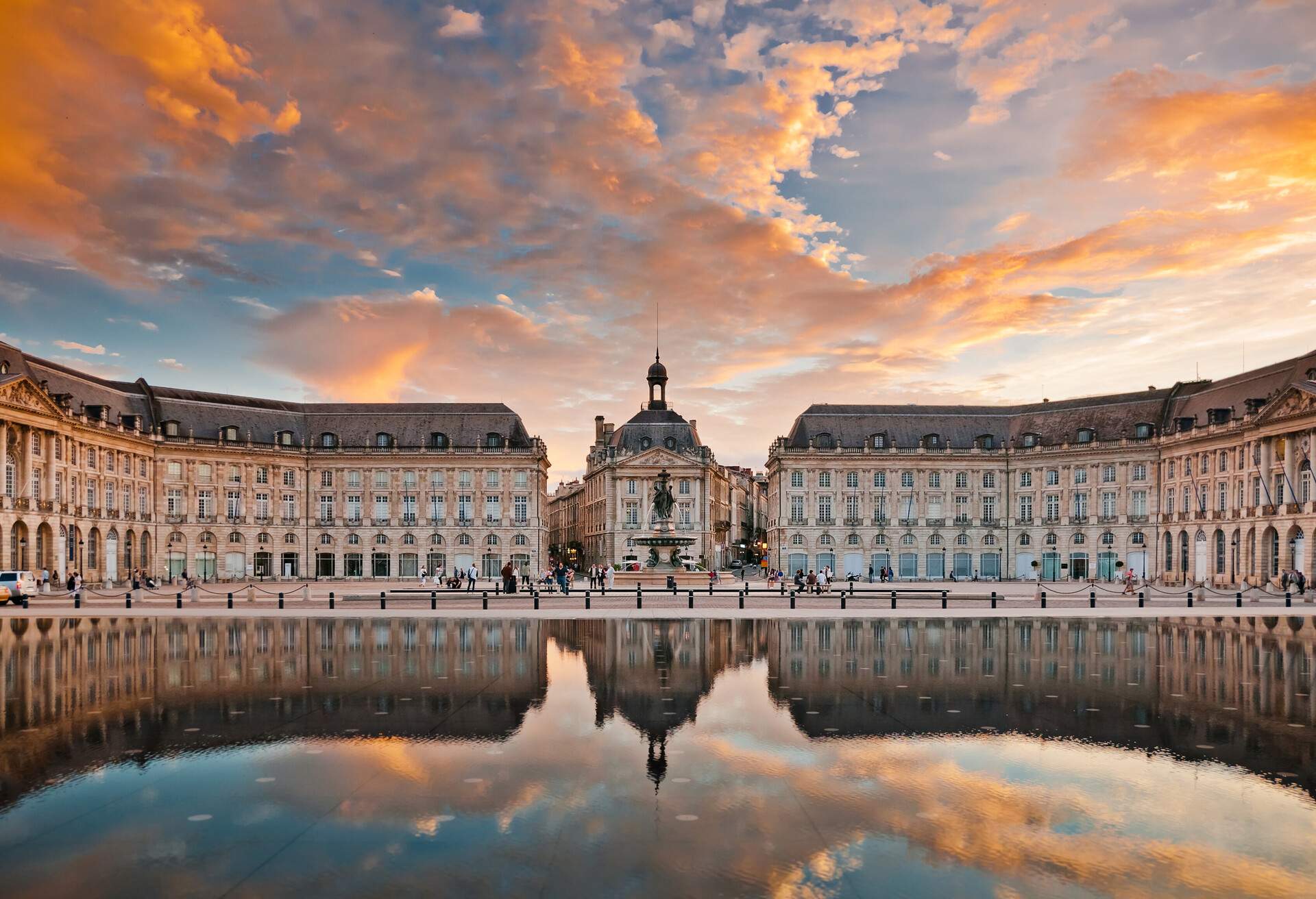 dest_france_bordeaux_shutterstock_124255273_universal_within-usage-period_25516