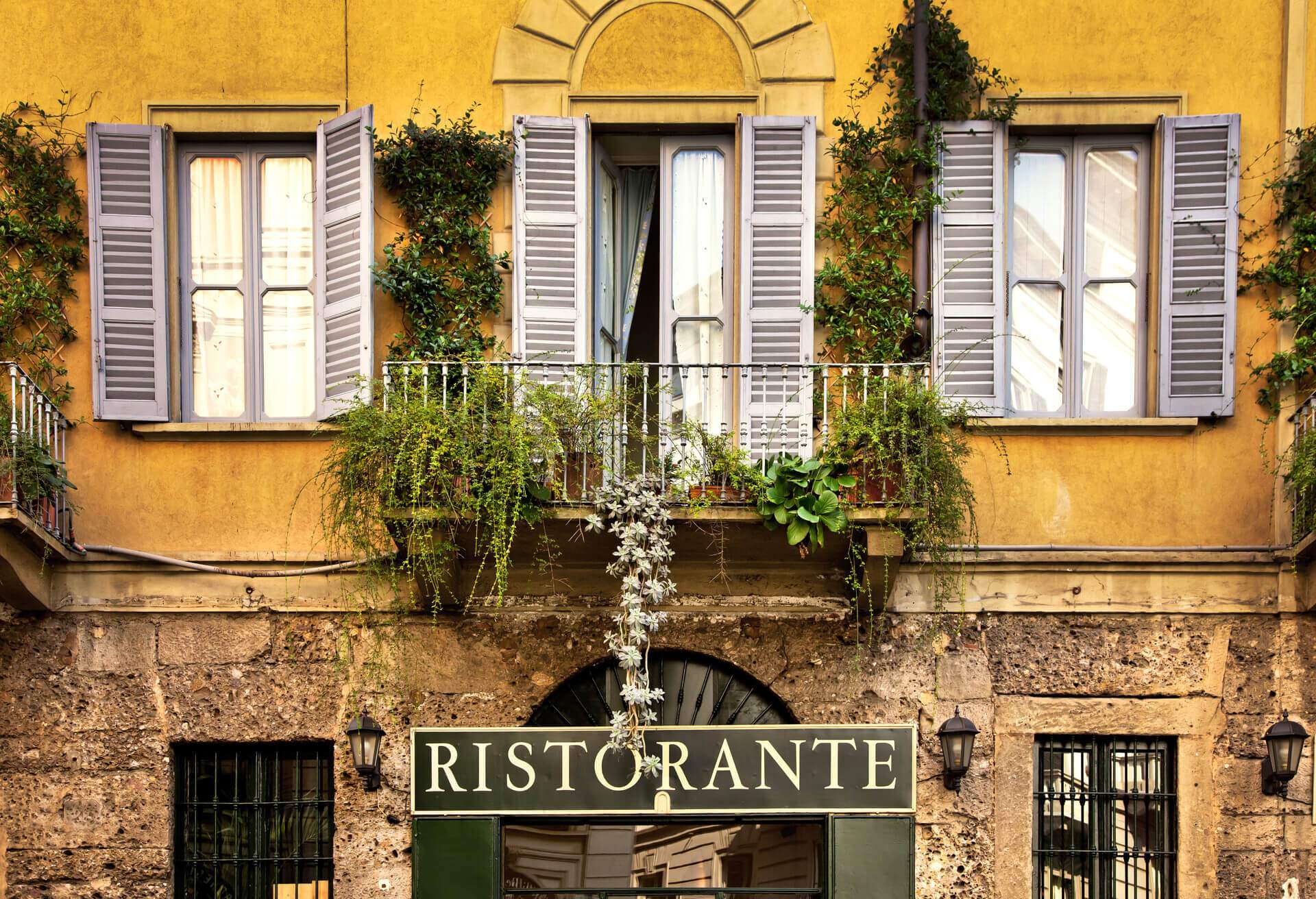 italy_milan_theme_restaurant_gettyimages