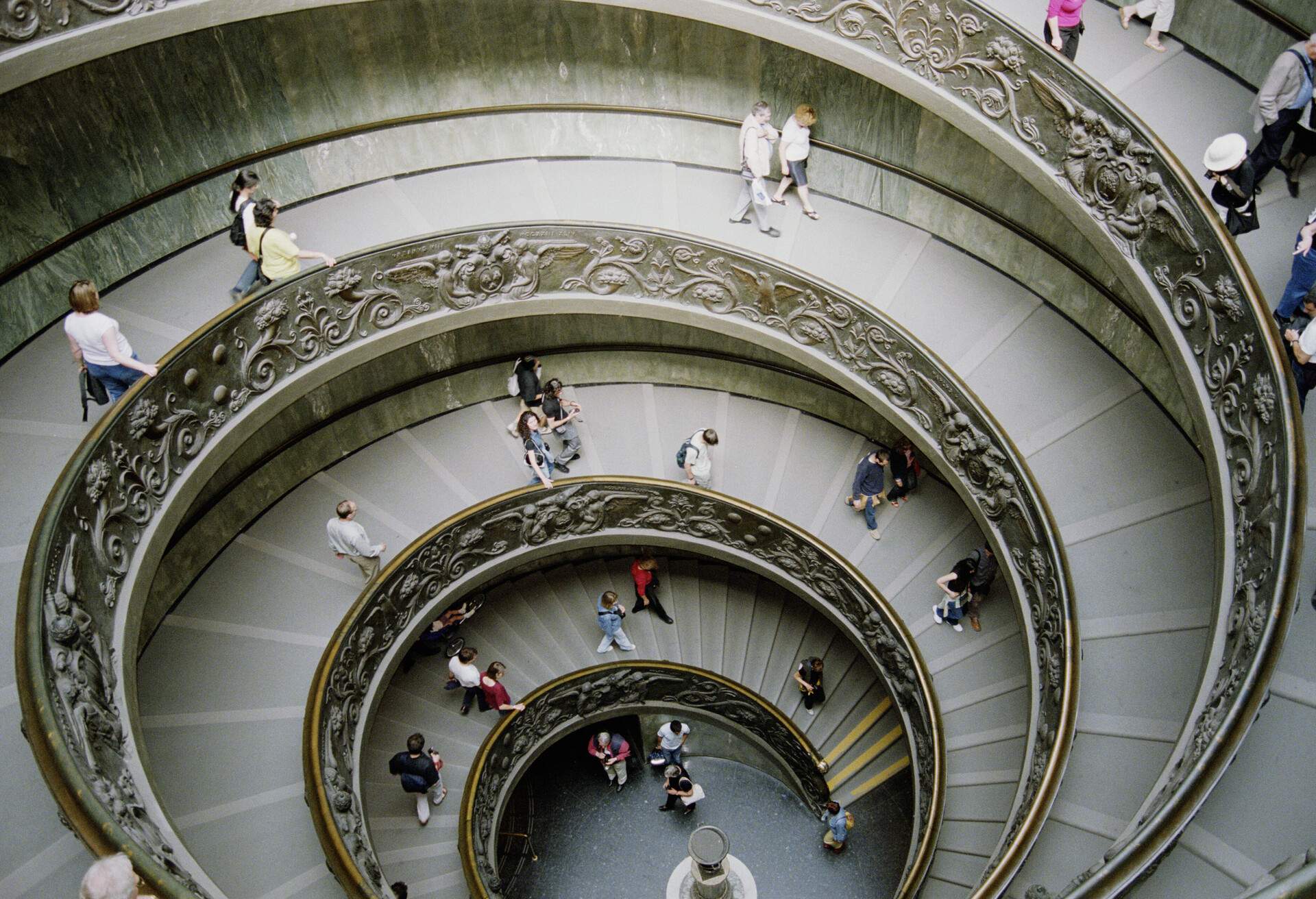 dest_italy_rome_vatican_museum_gettyimages-200384111-001_universal_within-usage-period_83505