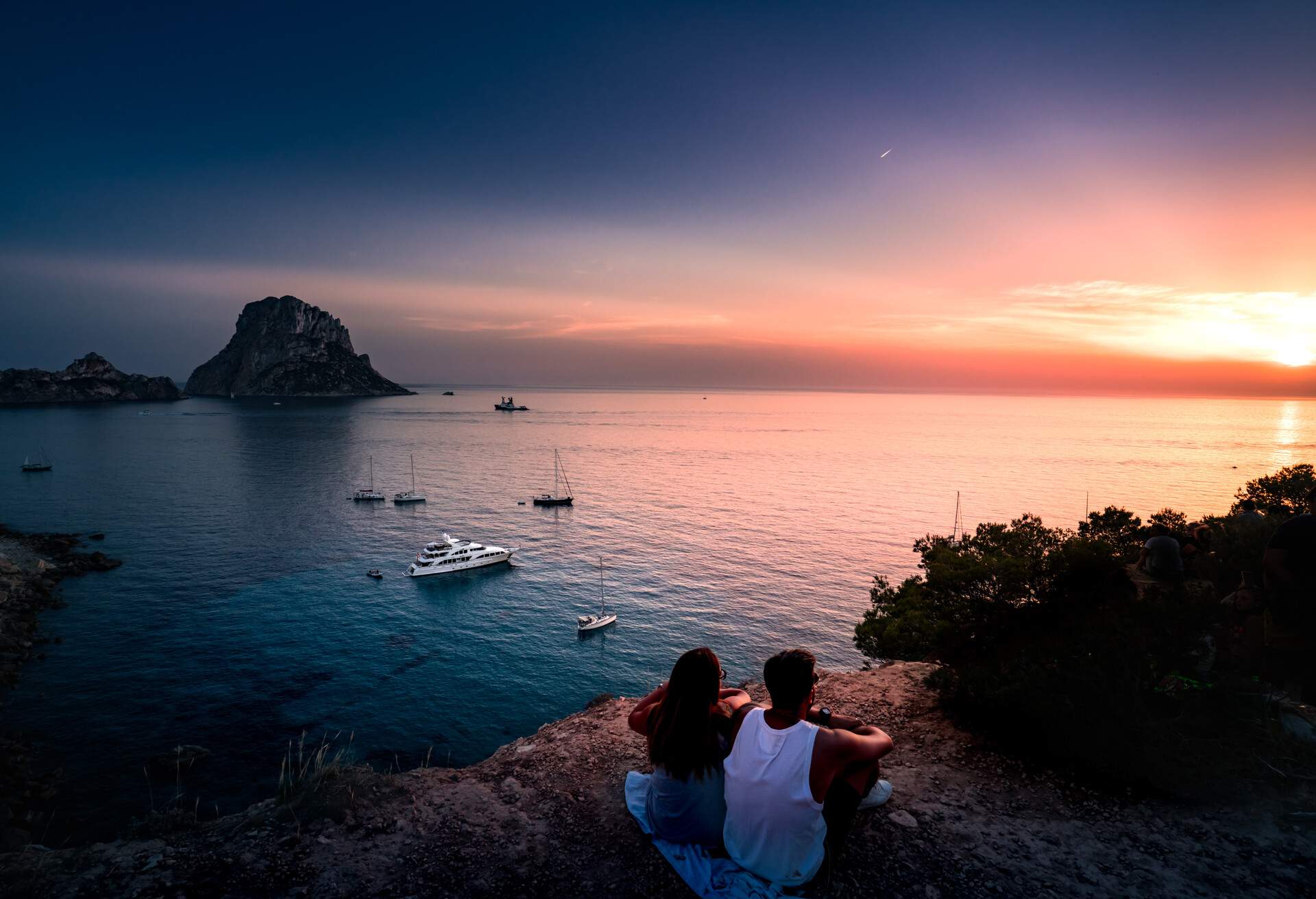 dest_spain_ibiza_es-vedra-beach_theme_sunset_people_boats_ocean-shutterstock-portfolio_1703457208_universal_within-usage-period_80183.jpg