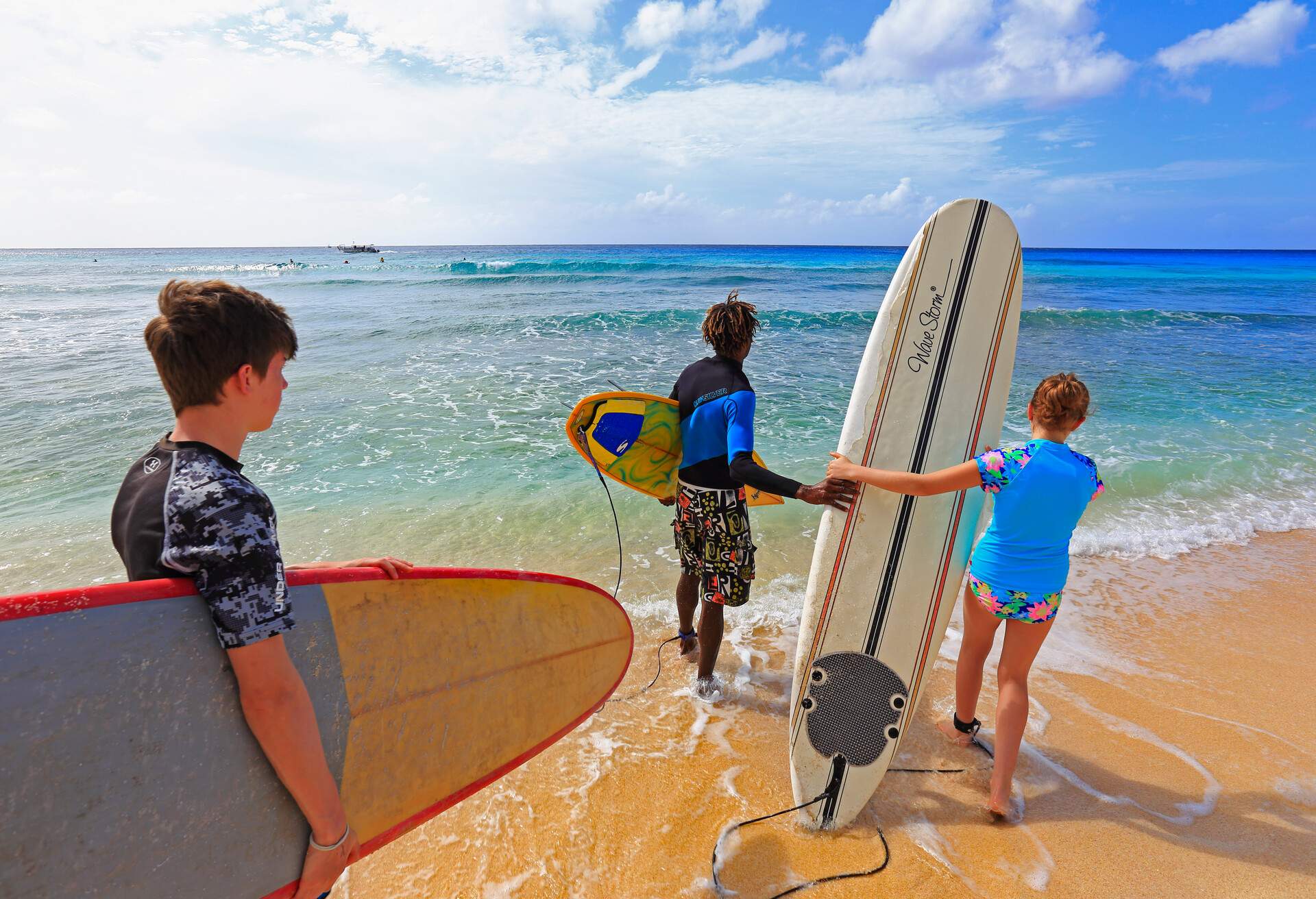SURF-SCHOOL-BEACH-PEOPLE-LEARNING