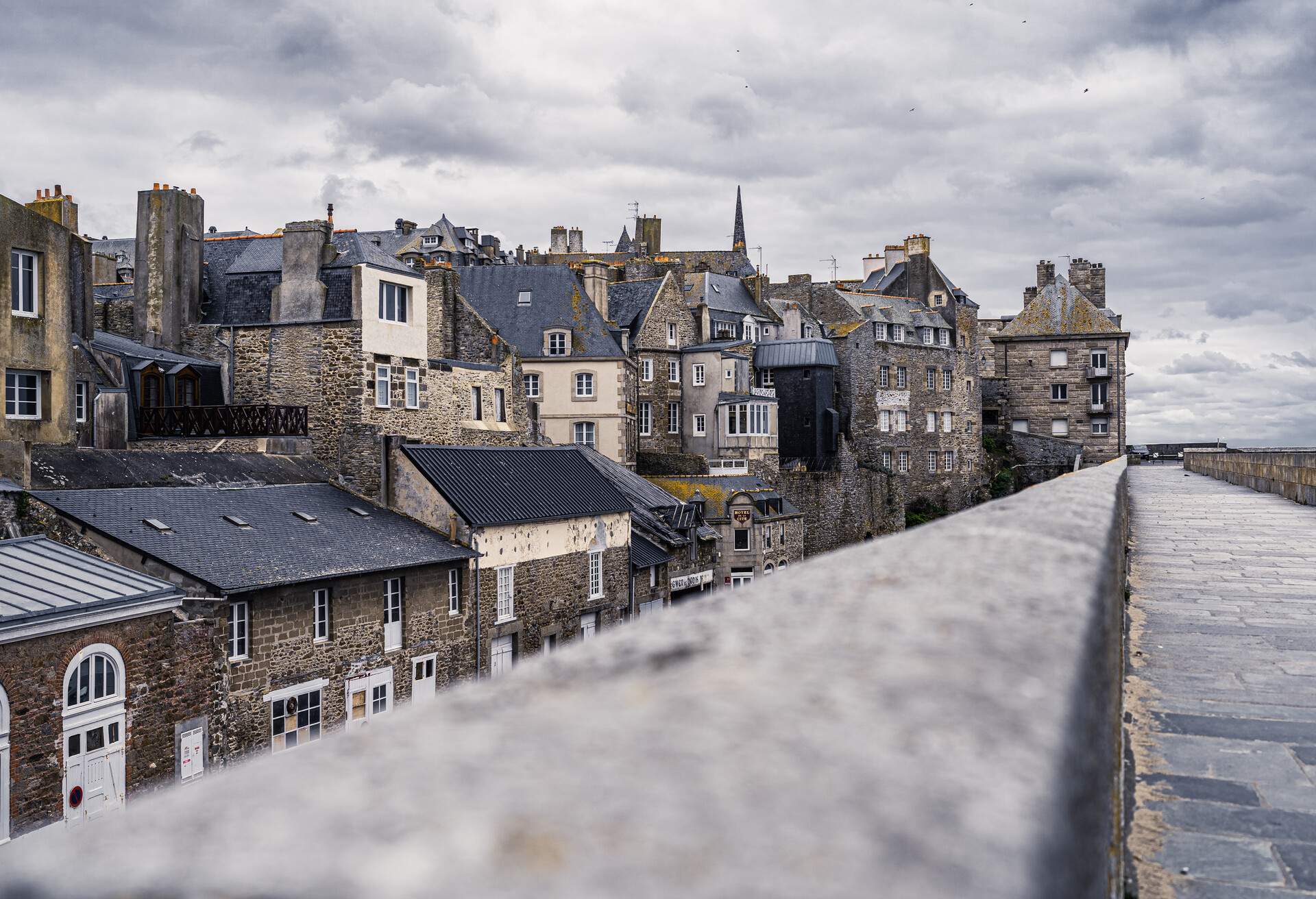 DEST_FRANCE_DINARD_CITY_CENTRE_GettyImages-1337776200.jpg.crdownload