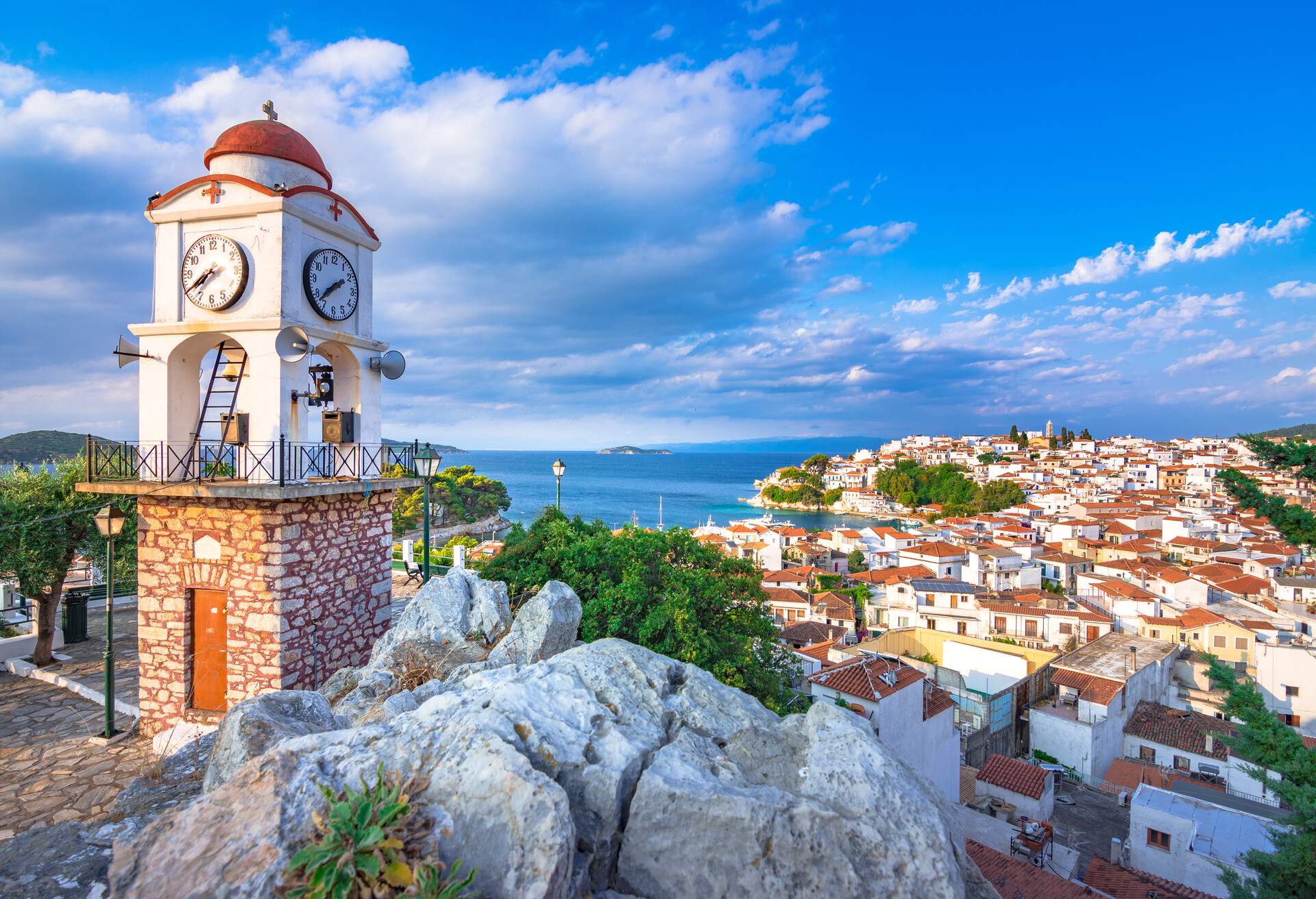 DEST_GREECE_SKIATHOS_CHORA_GettyImages-1287629552