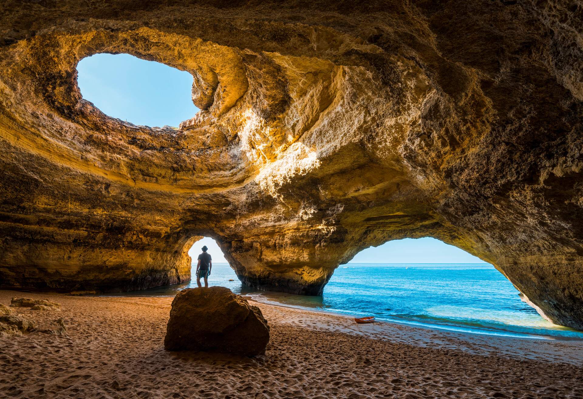 DEST_PORTUGAL_ALGARVE_BENAGIL-CAVES_Carvoeiro_GettyImages-1013112160