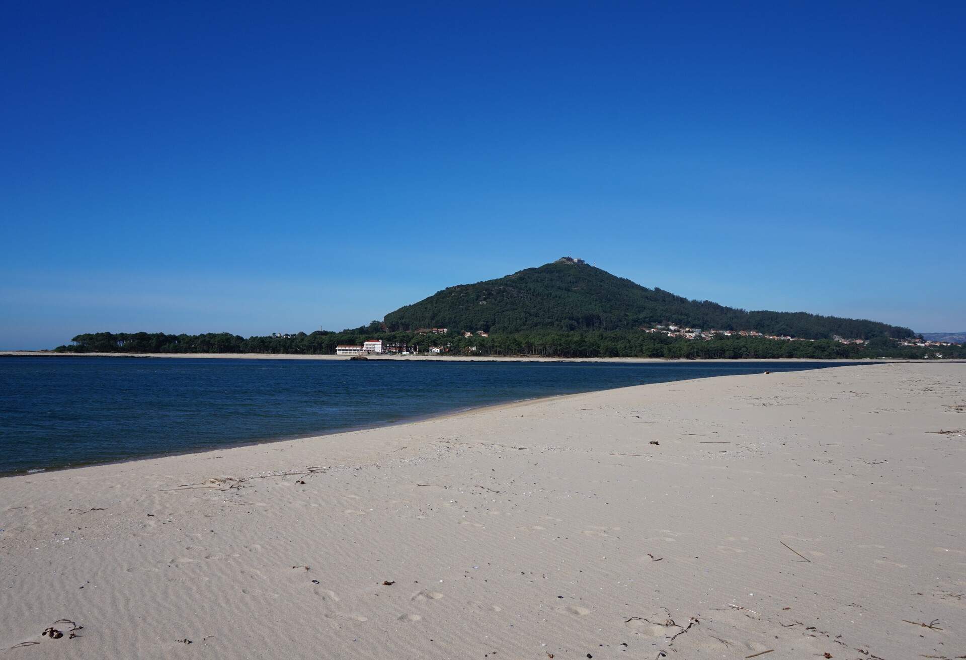 DEST_PORTUGAL_CAMINHA_Praia-de-Foz-do-Minho_GettyImages-513341342