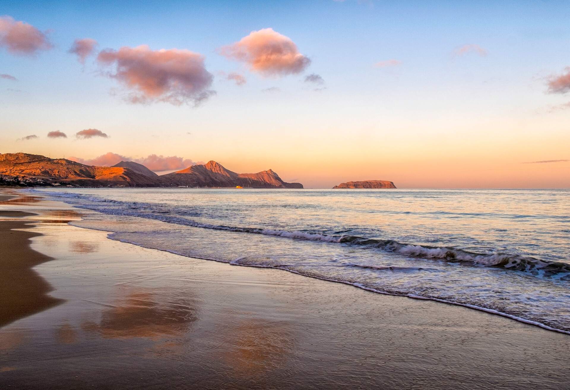 DEST_PORTUGAL_MADEIRA_PORTO-SANTO_GettyImages-688607828