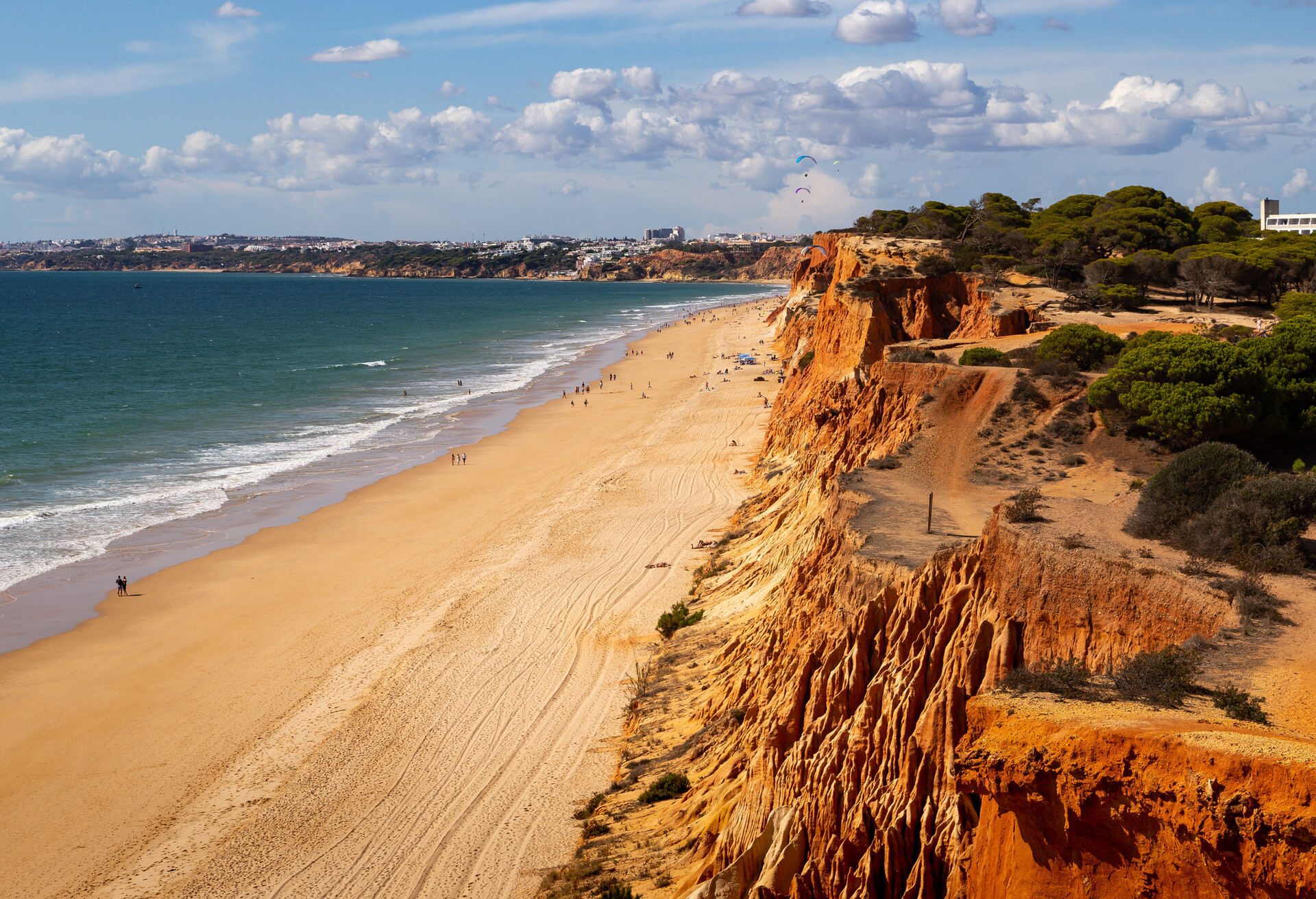 DEST_PORTUGAL_Praia_de_ Falesia_GettyImages-1225425650